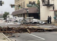 美国东南部的严重风暴造成1人死亡，并造成大范围停电